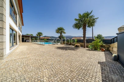 Moradia T5 para Venda em Codeçoso