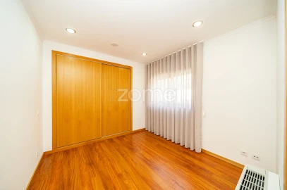 Moradia T5 para Venda em Codeçoso