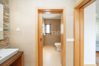 Moradia T5 para Venda em Codeçoso