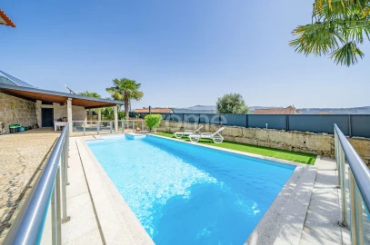 Moradia T5 para Venda em Codeçoso