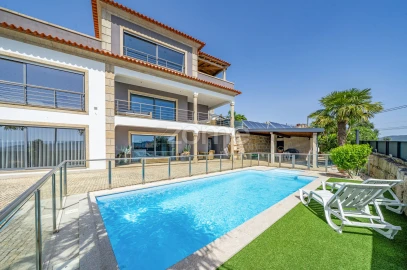 Moradia T5 para Venda em Codeçoso