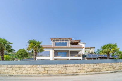 Moradia T5 para Venda em Codeçoso