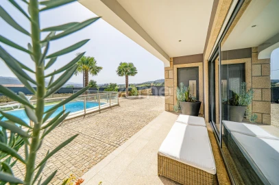 Moradia T5 para Venda em Codeçoso