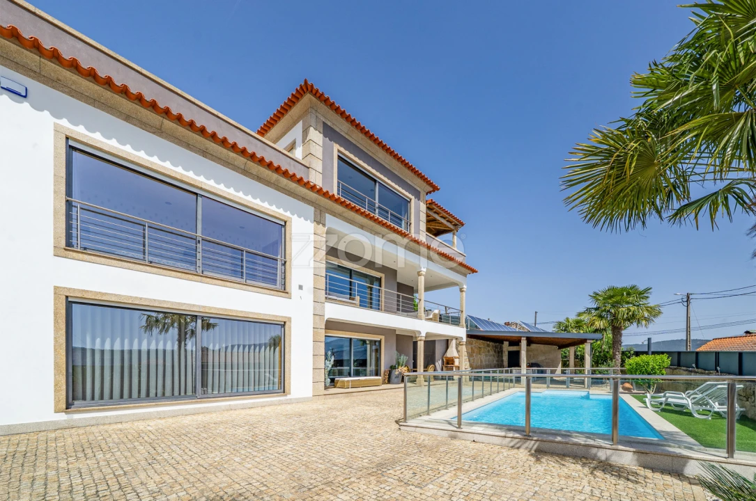 Moradia T5 para Venda em Codeçoso Foto 6