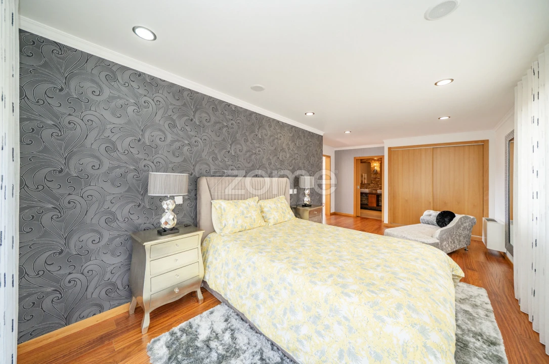 Moradia T5 para Venda em Codeçoso Foto 37