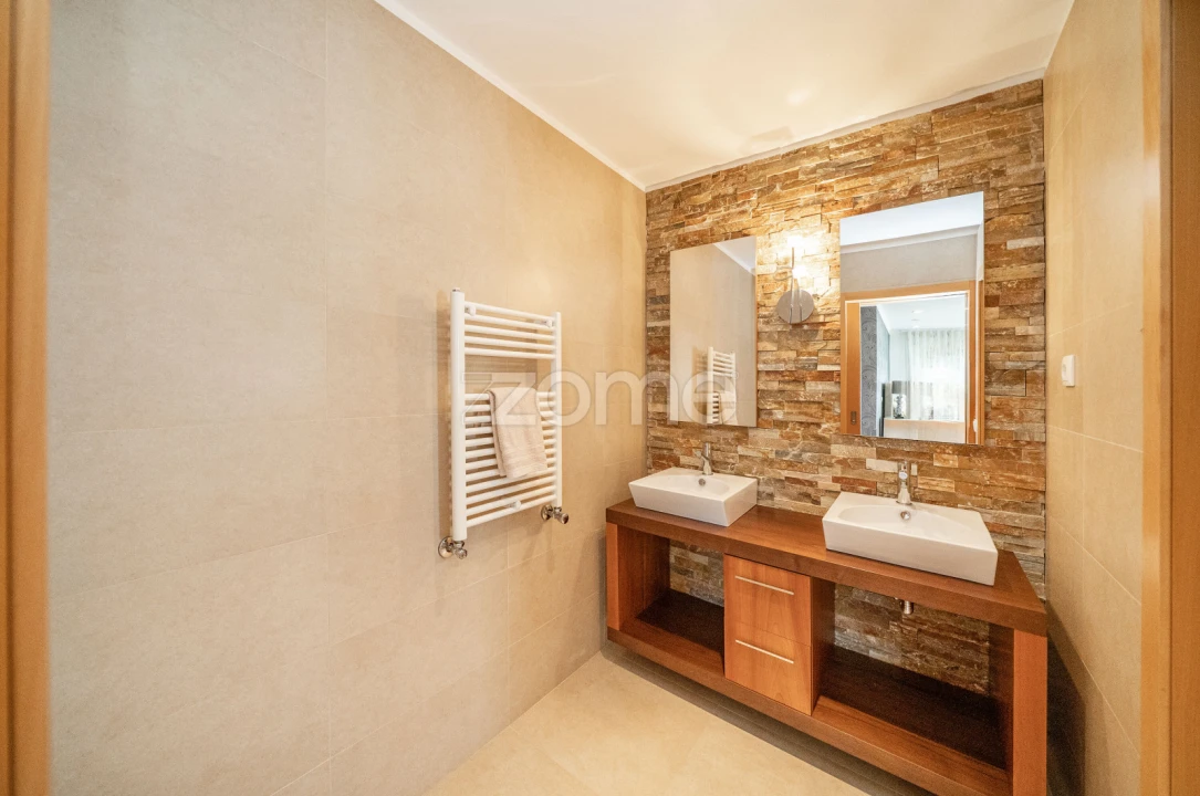 Moradia T5 para Venda em Codeçoso Foto 38