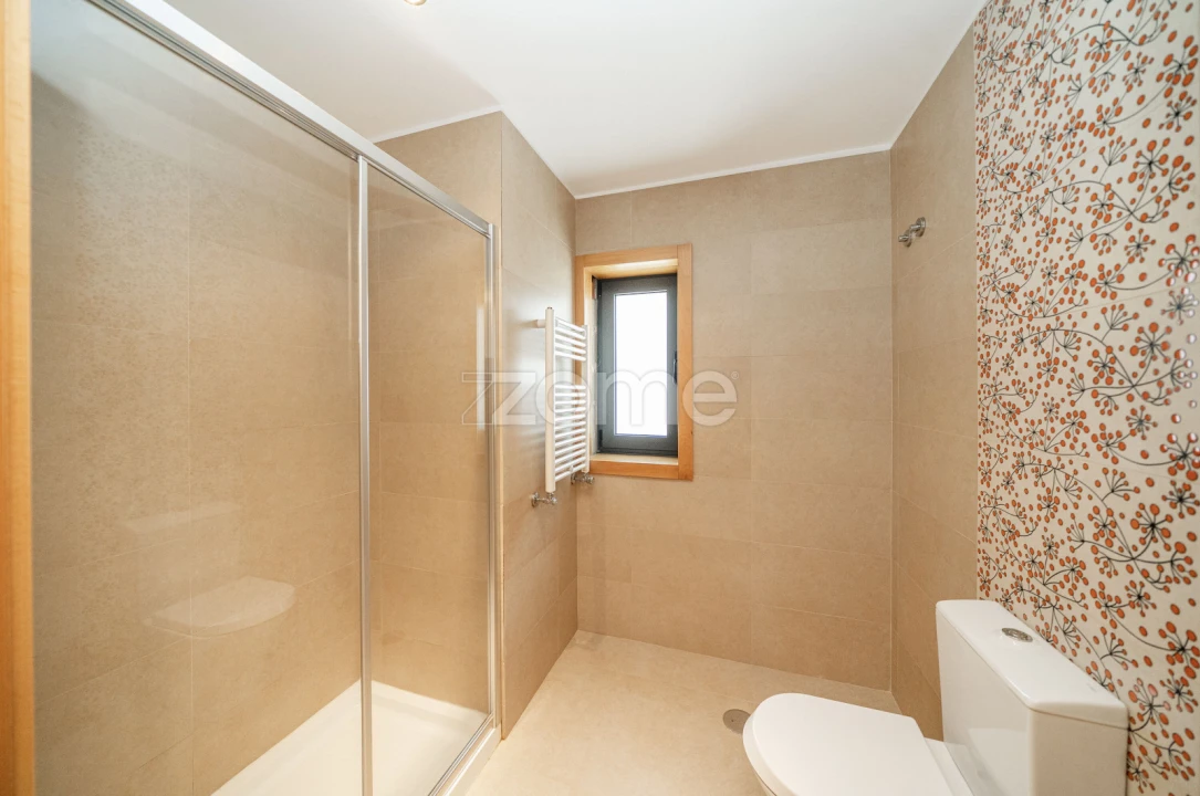 Moradia T5 para Venda em Codeçoso Foto 40