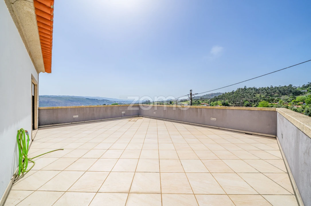 Moradia T5 para Venda em Codeçoso Foto 41