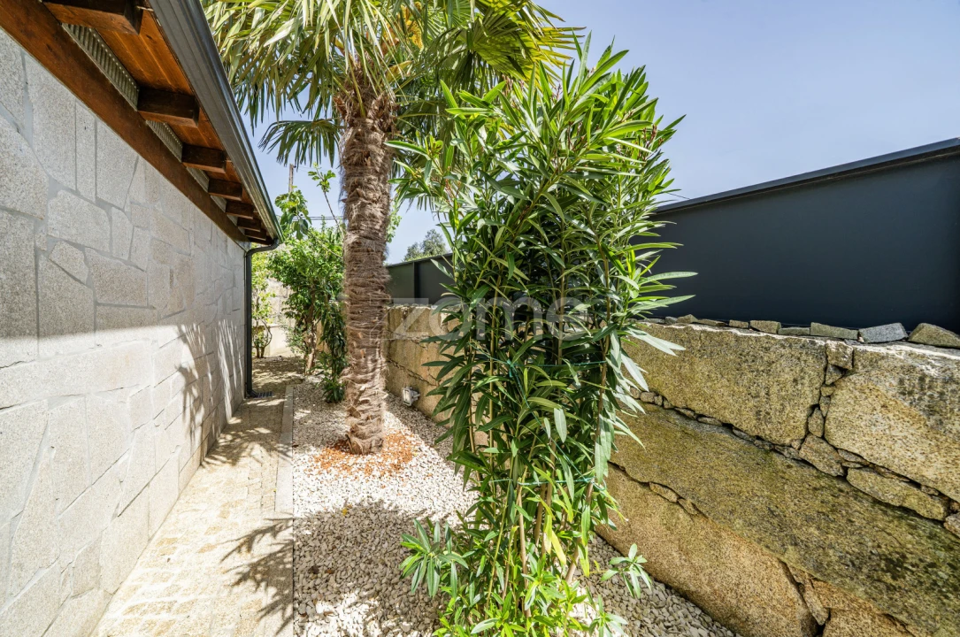 Moradia T5 para Venda em Codeçoso Foto 49