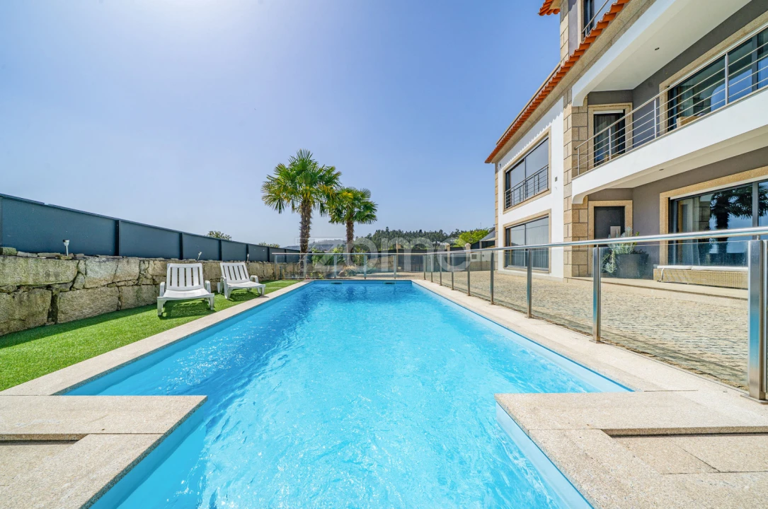 Moradia T5 para Venda em Codeçoso Foto 1