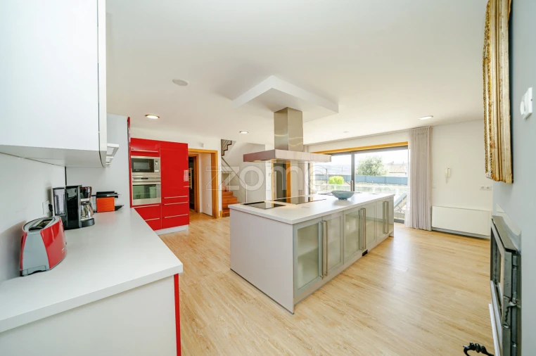 Moradia T5 para Venda em Codeçoso Foto 10