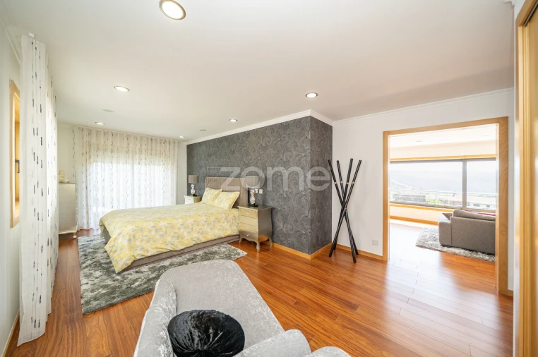 Moradia T5 para Venda em Codeçoso Foto 36