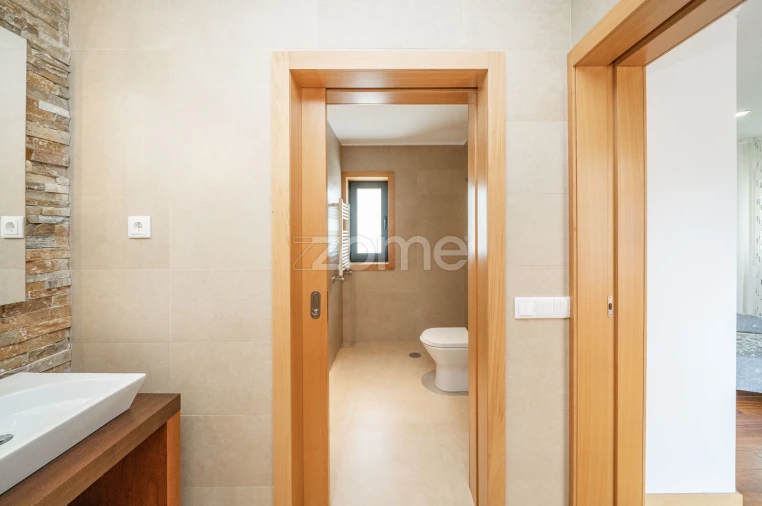 Moradia T5 para Venda em Codeçoso Foto 39