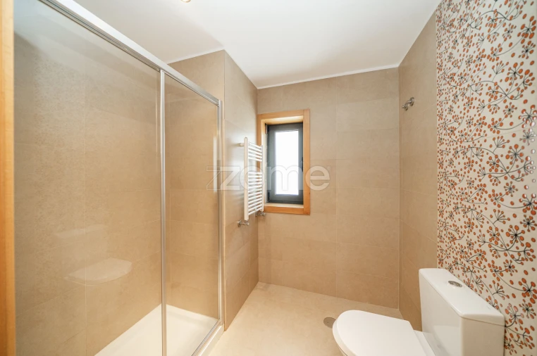 Moradia T5 para Venda em Codeçoso Foto 40