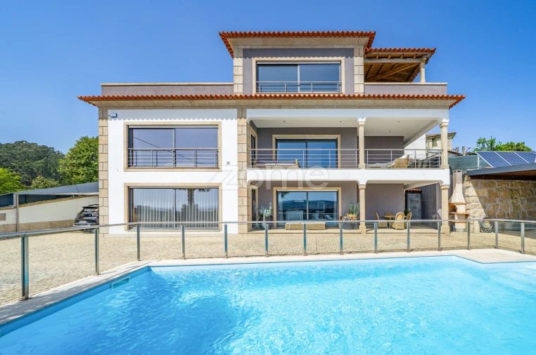 Moradia T5 para Venda em Codeçoso Foto 7