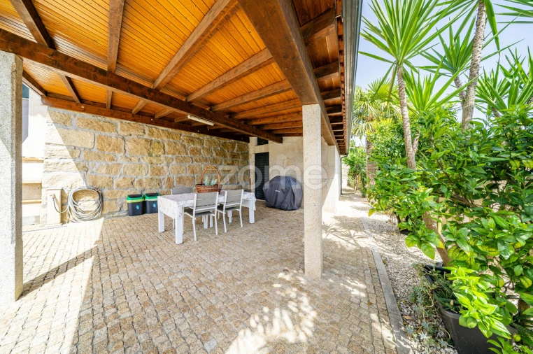 Moradia T5 para Venda em Codeçoso Foto 47