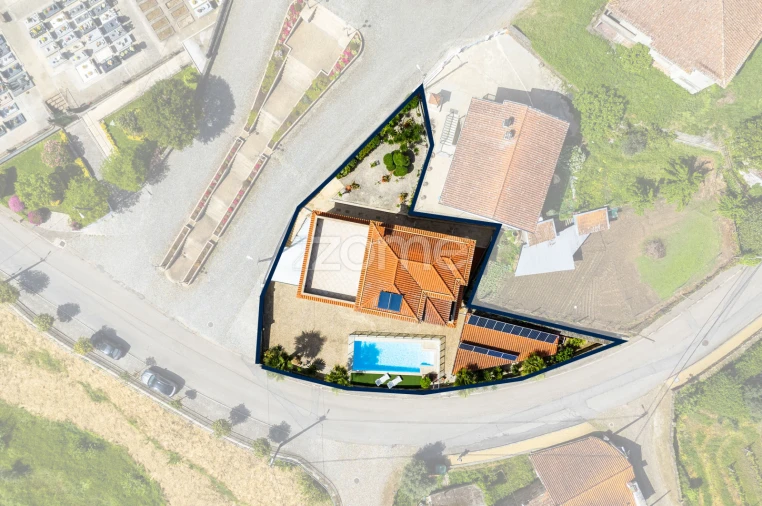 Moradia T5 para Venda em Codeçoso Planta 1