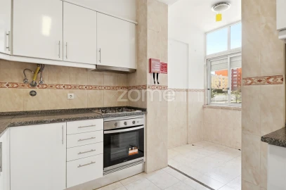 Apartamento T4 para Venda em São Domingos de Benfica