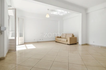 Apartamento T4 para Venda em São Domingos de Benfica