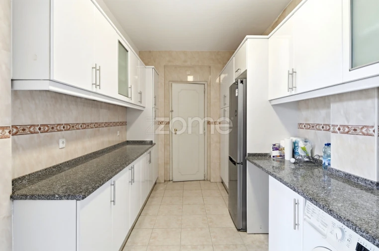 Apartamento T4 para Venda em São Domingos de Benfica Foto 9