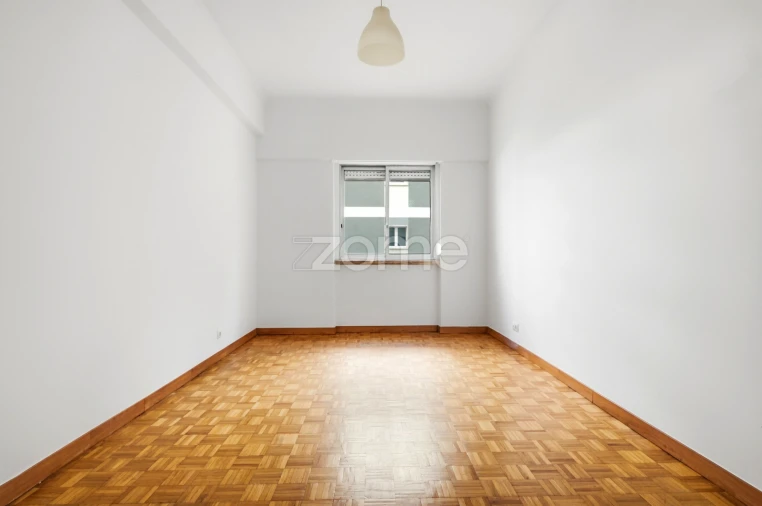 Apartamento T4 para Venda em São Domingos de Benfica Foto 15