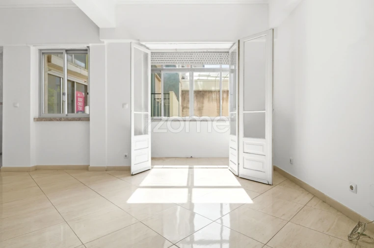 Apartamento T4 para Venda em São Domingos de Benfica Foto 3