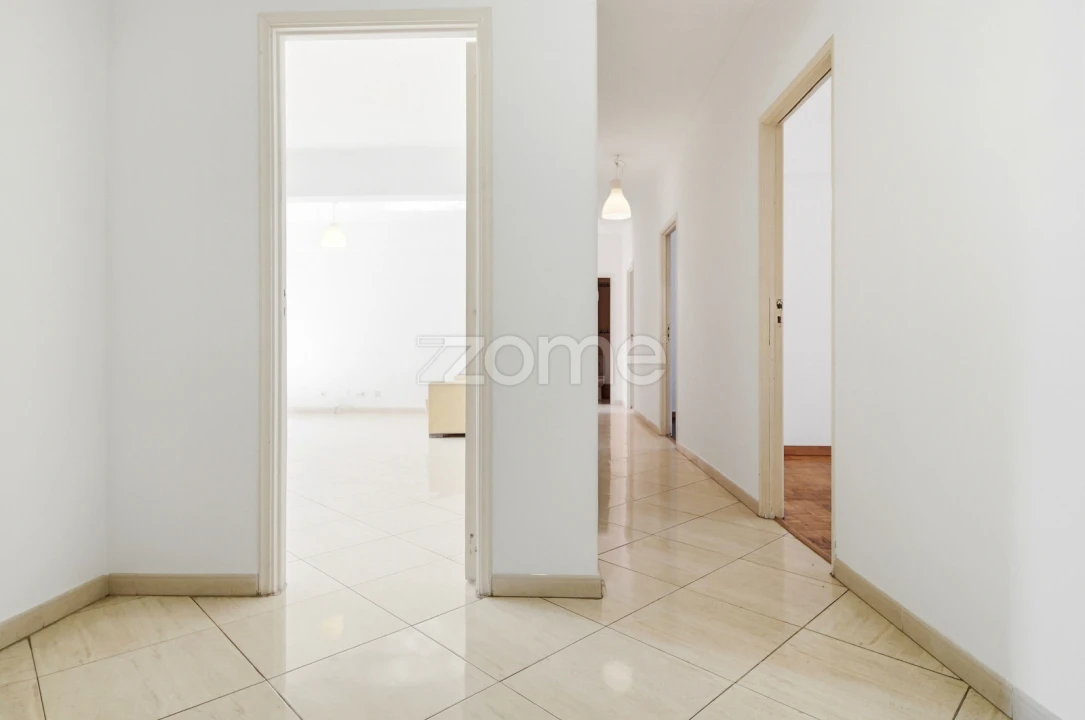 Apartamento T4 para Venda em São Domingos de Benfica Foto 8