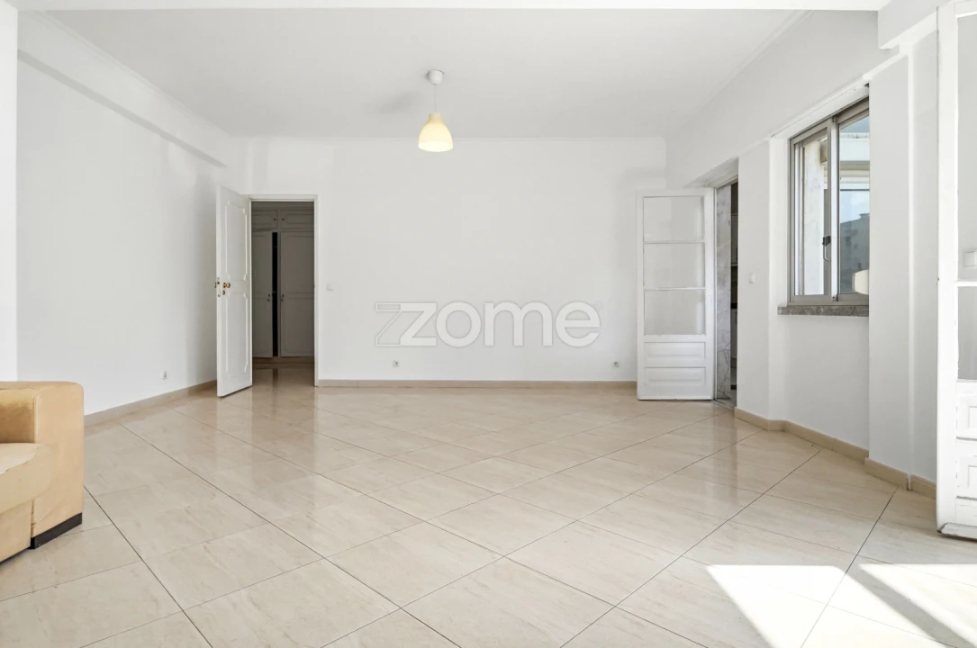 Apartamento T4 para Venda em São Domingos de Benfica Foto 4