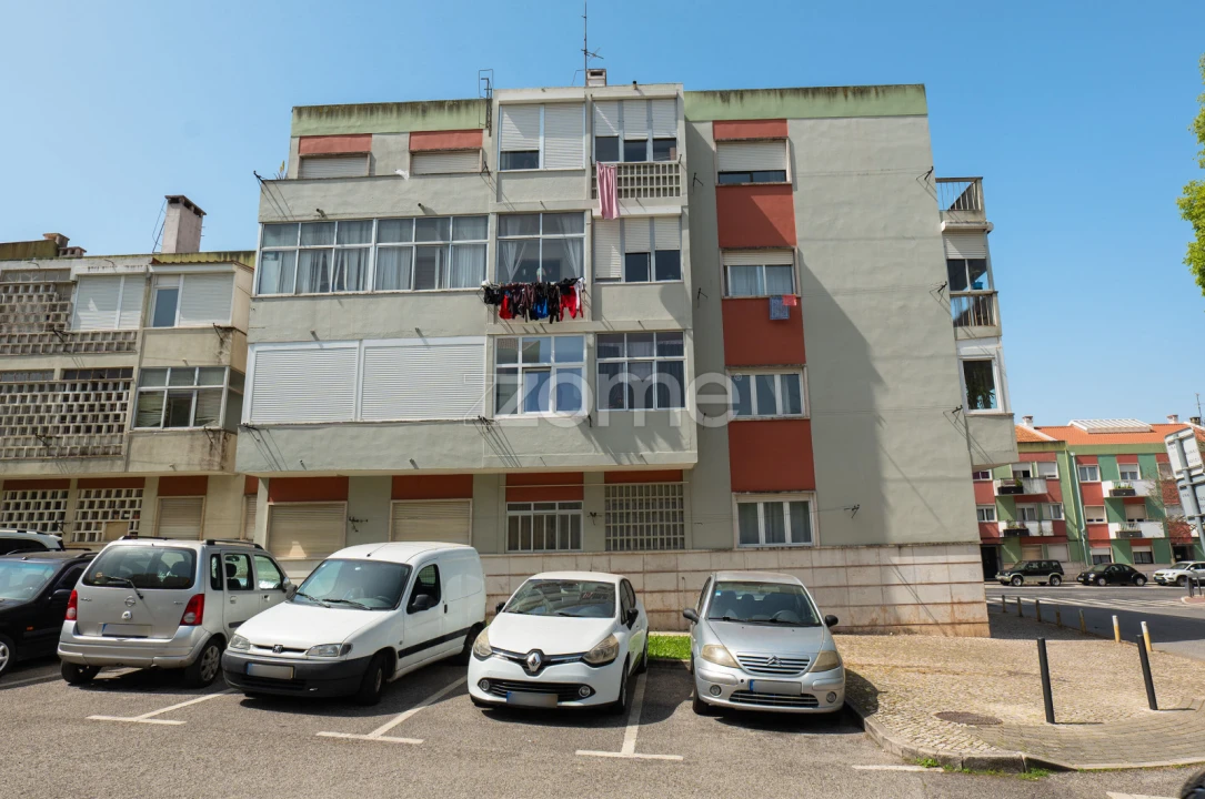 Apartamento T4 para Venda em Venteira Foto 17
