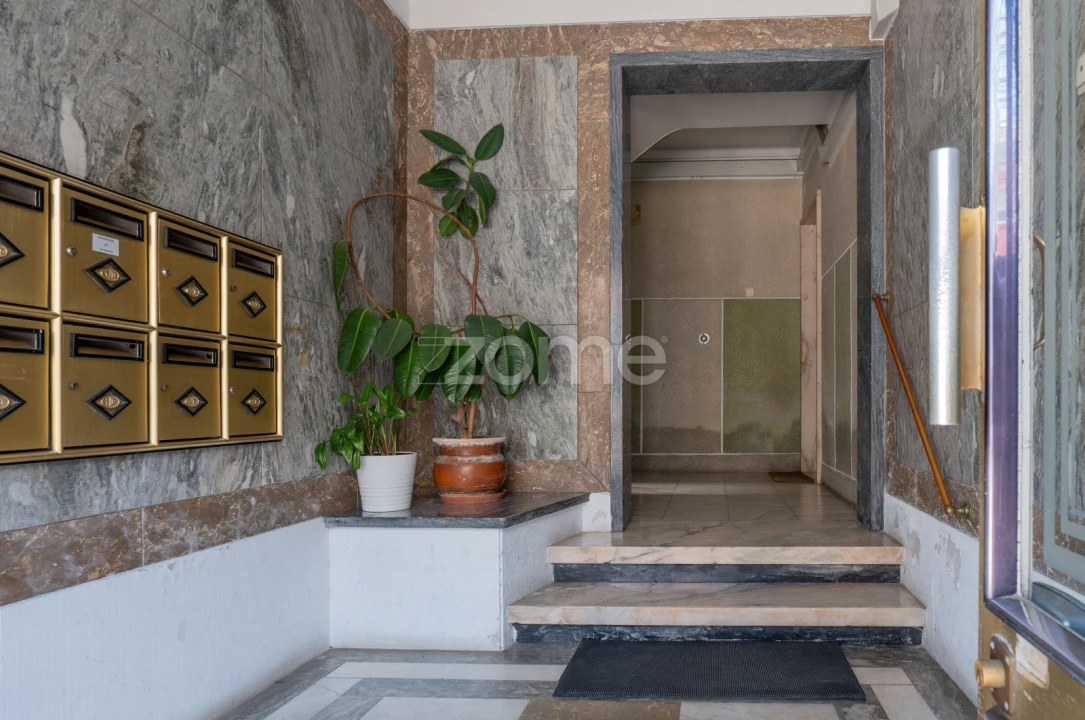 Apartamento T4 para Venda em Venteira Foto 3