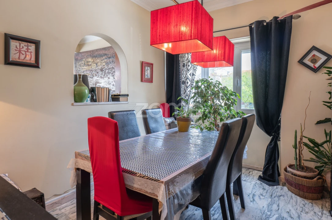 Apartamento T4 para Venda em Venteira Foto 9