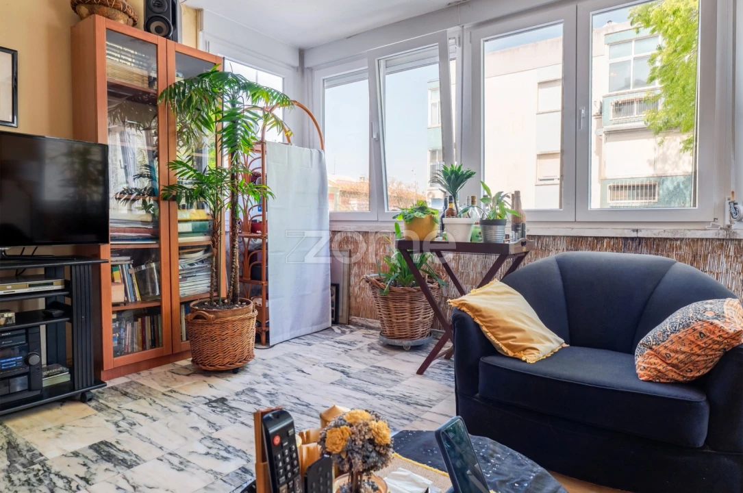 Apartamento T4 para Venda em Venteira Foto 2