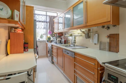 Apartamento T4 para Venda em Venteira