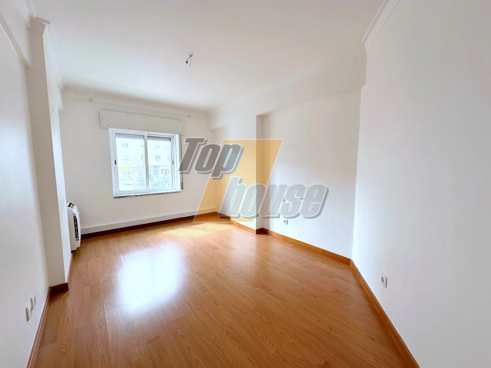 Apartamento T2 para Arrendamento em Corroios Foto 16