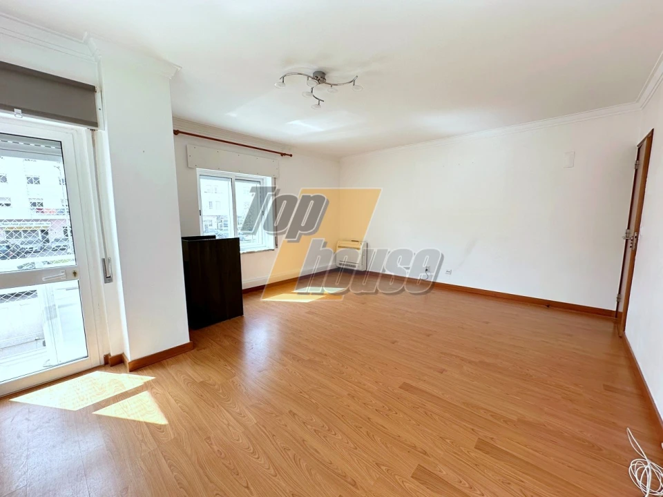 Apartamento T2 para Arrendamento em Corroios Foto 6