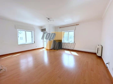 Apartamento T2 para Arrendamento em Corroios