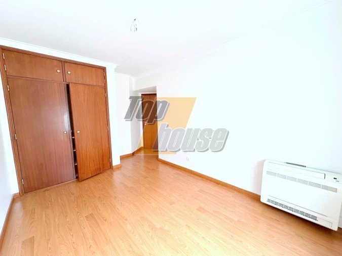 Apartamento T2 para Arrendamento em Corroios Foto 12