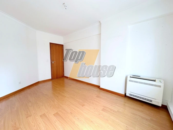 Apartamento T2 para Arrendamento em Corroios Foto 17