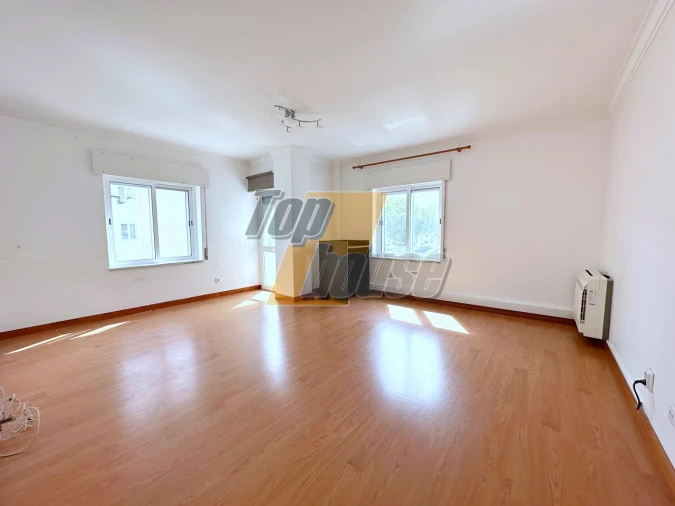 Apartamento T2 para Arrendamento em Corroios Foto 5