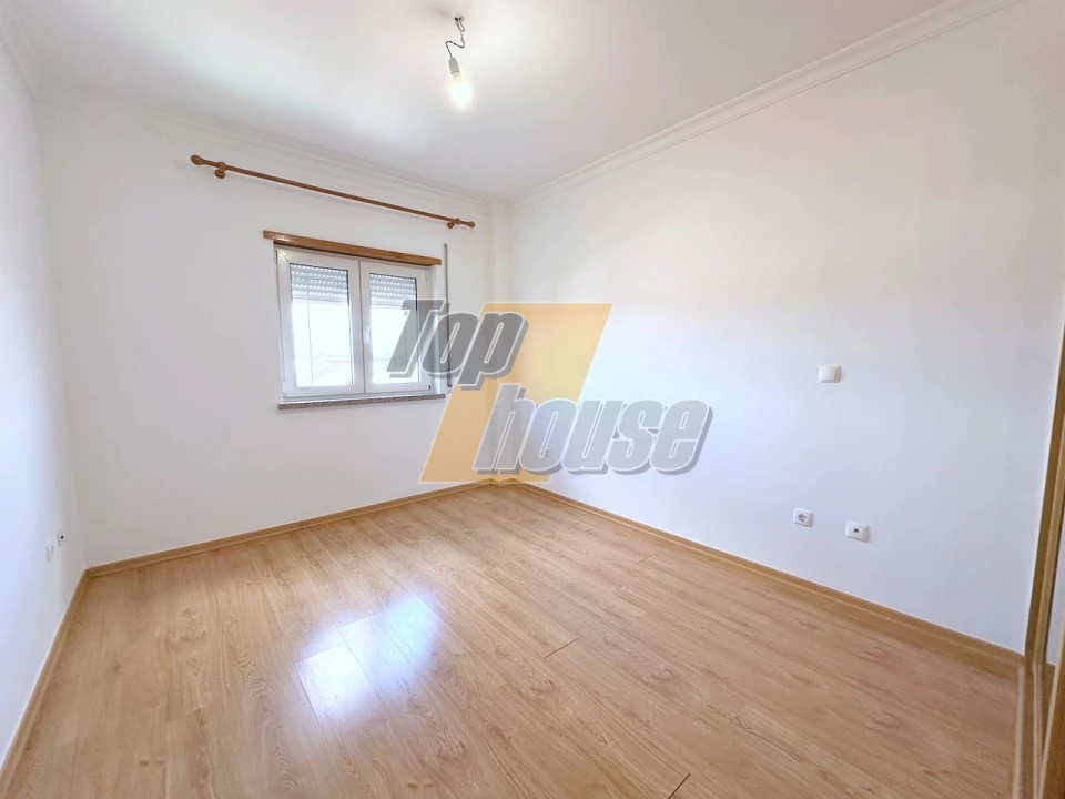 Apartamento T2 para Arrendamento em Quinta do Conde Foto 10