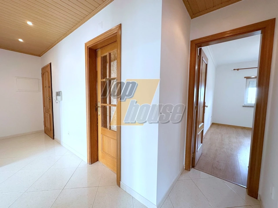 Apartamento T2 para Arrendamento em Quinta do Conde Foto 5
