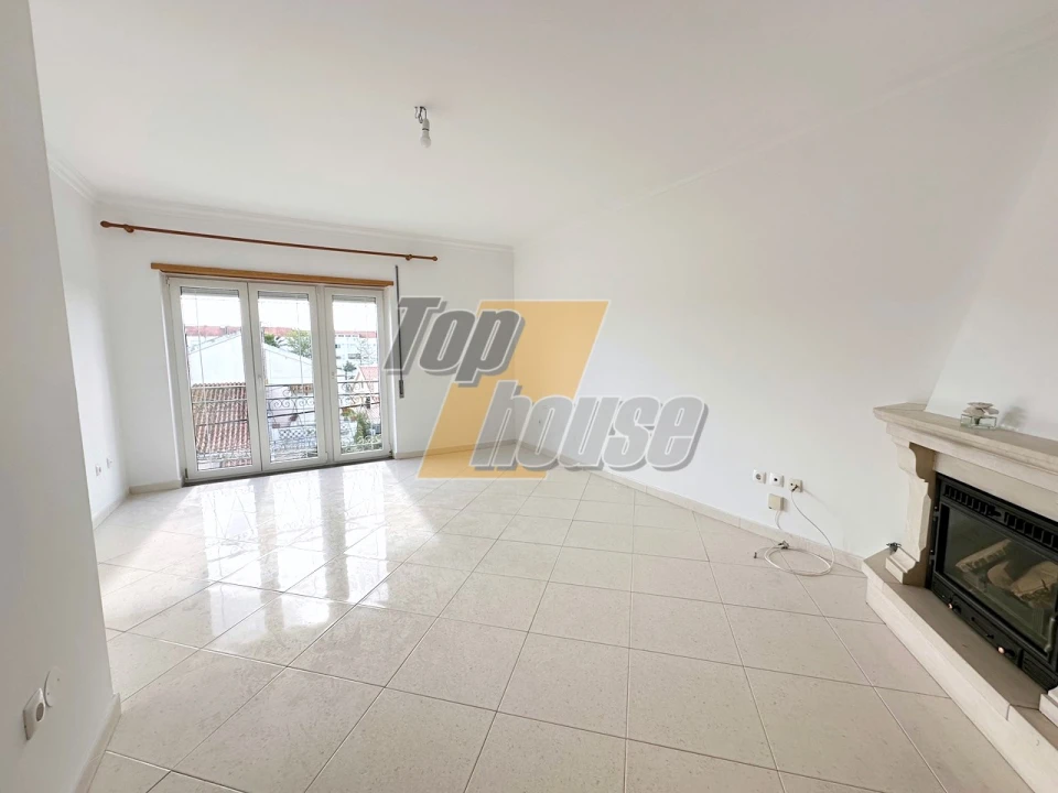 Apartamento T2 para Arrendamento em Quinta do Conde Foto 3