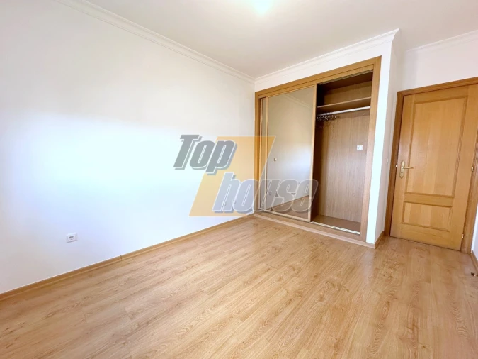 Apartamento T2 para Arrendamento em Quinta do Conde Foto 9