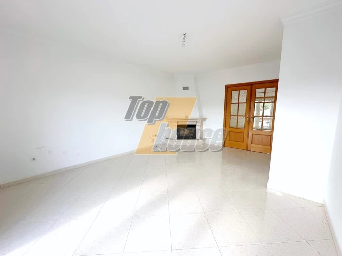 Apartamento T2 para Arrendamento em Quinta do Conde Foto 2