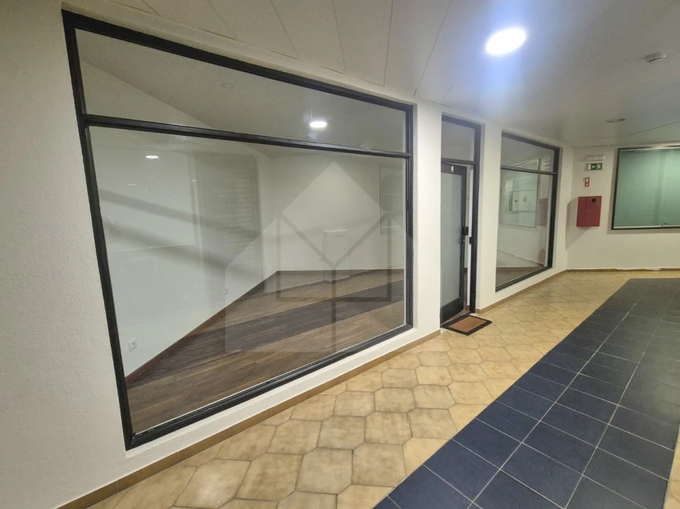 Loja para Arrendamento em Lourinhã e Atalaia Foto 1