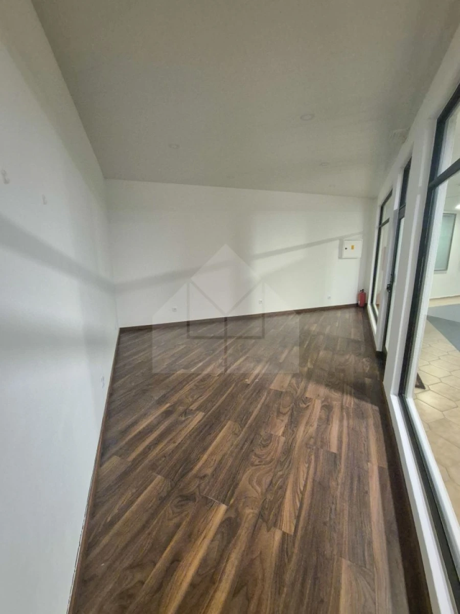 Loja para Arrendamento em Lourinhã e Atalaia Foto 2