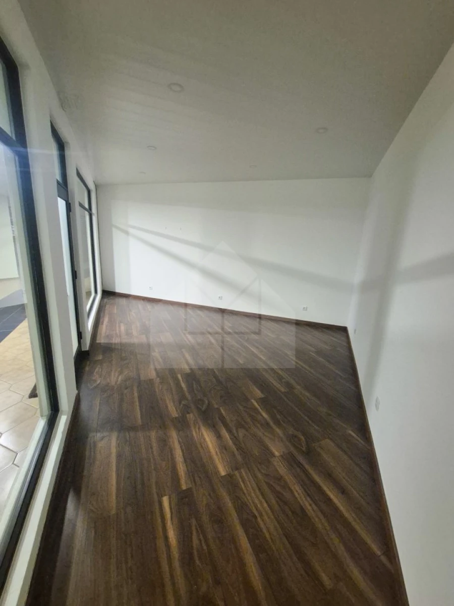 Loja para Arrendamento em Lourinhã e Atalaia Foto 3