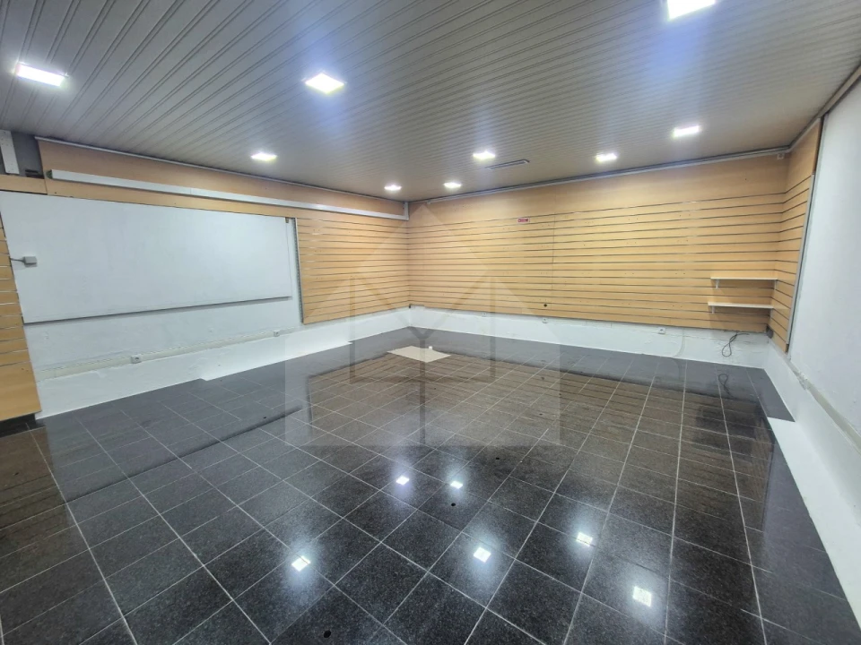 Loja para Arrendamento em Lourinhã e Atalaia Foto 2