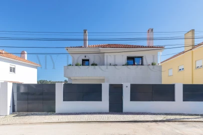 Moradia T3 para Venda em Oeiras e São Julião da Barra, Paço de Arcos e Caxias