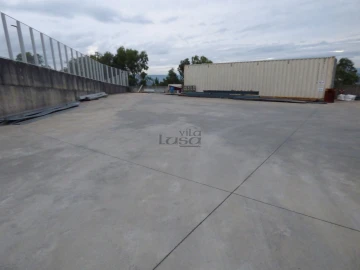 Armazém para Arrendamento em Avintes